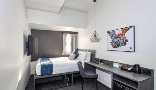 Room, 1 Queen Bed, Non Smoking (Small Windows)