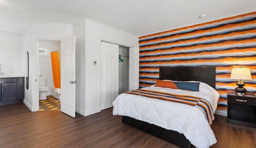 Deluxe Queen Studio with Futon and Kitchenette