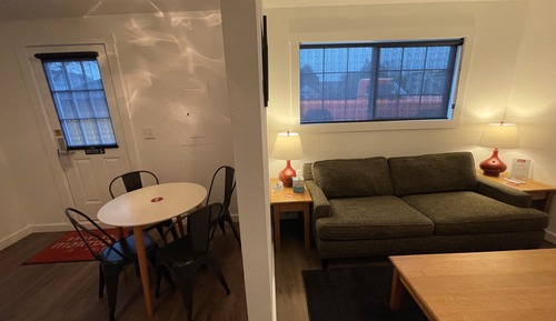 King 1 Bedroom, Lower Unit, Full Kitchen, Cottage #9