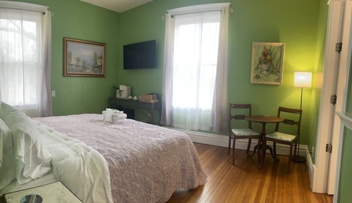 Signature Room, 1 King Bed, Non Smoking, Private Bathroom