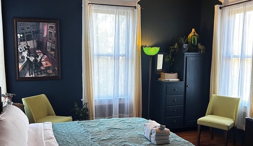Signature Room, 1 King Bed, Non Smoking, Private Bathroom