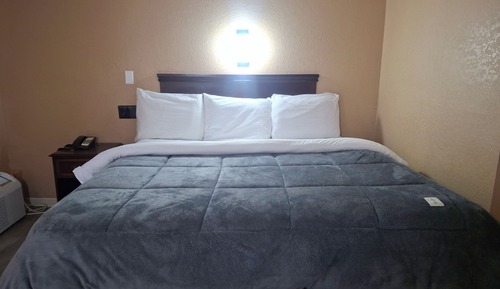 Standard Room, 1 King Bed
