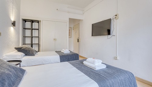 Basic Double Room, 2 Twin Beds, Non Smoking, City View