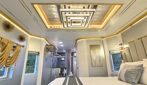 Elite Studio, 1 Queen Bed (Casino Royale - Private Caboose)