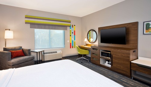 Room, 2 Queen Beds, Accessible, Bathtub