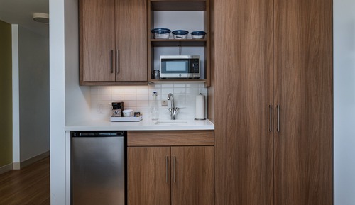Room, 1 King Bed (Mobility/Hearing Access, Roll-in Shwr)