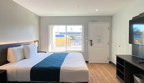 Standard Room, 1 King Bed, Non Smoking, Kitchen