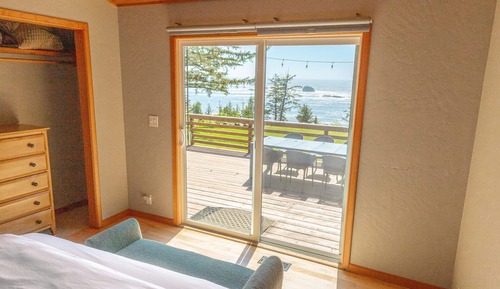 House, Private Bathroom, Ocean View (Byrdies)