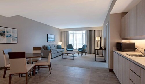 King Suite - Garden View