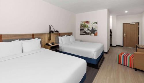 Room, 2 Queen Beds, Non Smoking (Accessible Tub with Grab Bars)