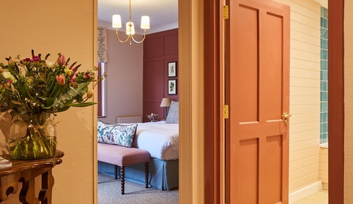 Culture room with Balcony