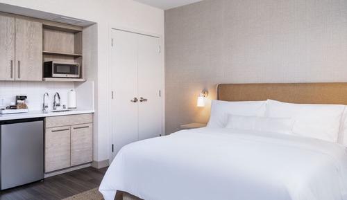 Standard Room, 1 King Bed