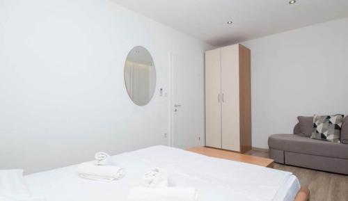 Apartment (Comfort One-Bedroom Apartment with Ba)