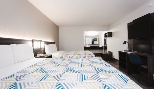 2 Queen Beds | Non-Smoking, Kitchen