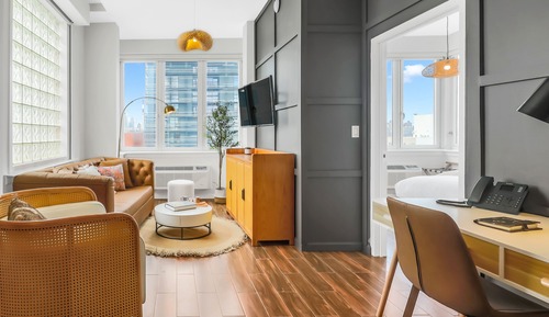 1 BR Manhattan View Suite - King Bed