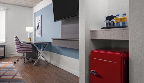 Standard Room, 1 King Bed (Bath/Shower Combination)