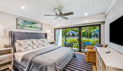 Oceanfront Pool View 1 Bedroom King Suite