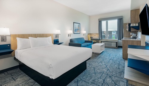 Suite, 1 King Bed, Non Smoking, Ocean View (Corner)