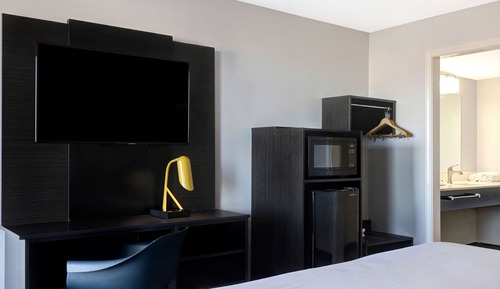 Standard Room, 1 King Bed, Smoking, Refrigerator & Microwave