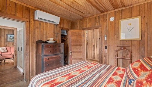 Superior Suite, Ensuite (Camelia Suite)