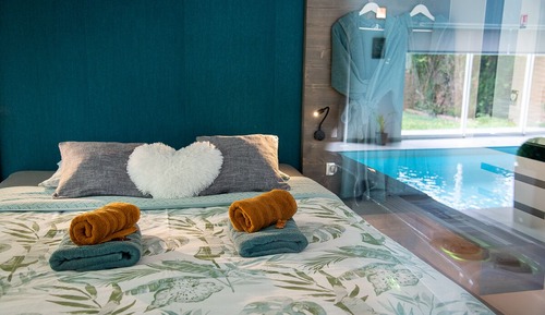 Romantic Suite, Private Bathroom, Garden View