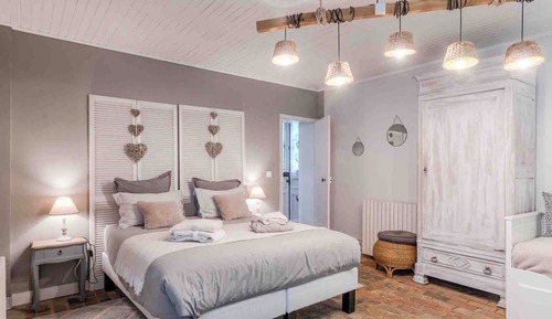 Family House / Superior Suite with Double to Triple Accommodation and Dining Area.