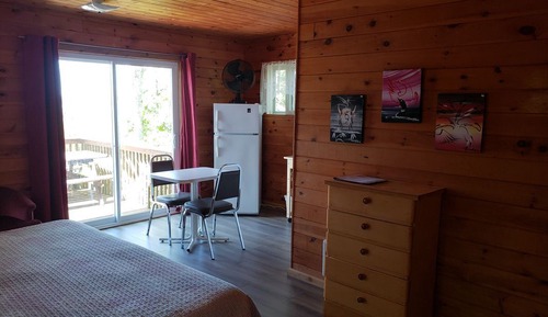 Hitchin' Post  Cabin