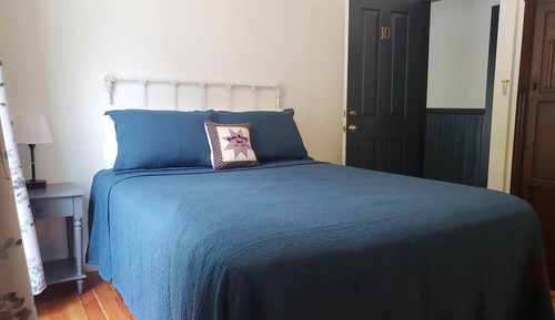 Room 10 with Shared Hall Bath