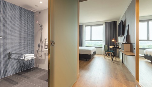 Standard Room, 1 Queen Bed, Roll-in Shower (Mobility Accessible)