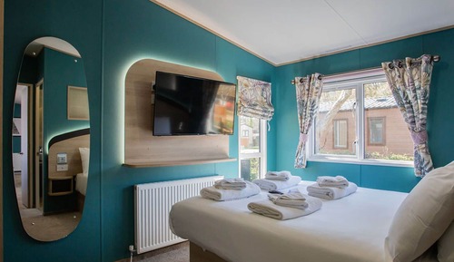 Burst of Blue 7 Berth Pet Free (5+2)