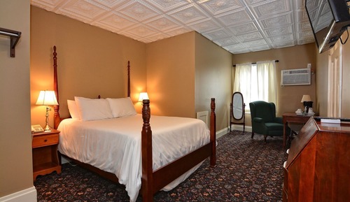 Single Room, 1 Queen Bed