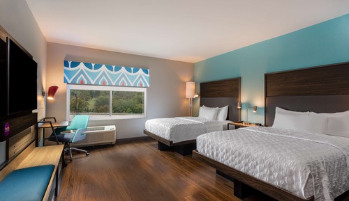 Room, 2 Queen Beds, Bathtub