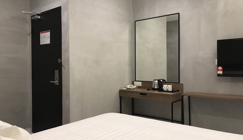 Standard King Room, No Windows