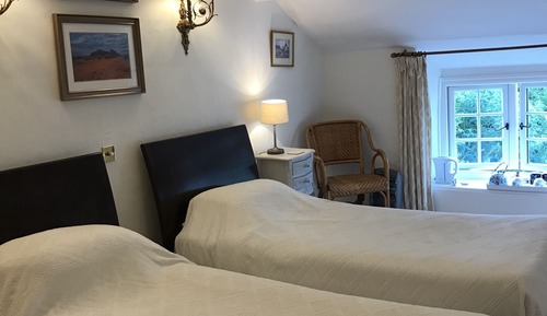 Traditional Twin Room, Shared Bathroom, Garden View (Dominic's Room)