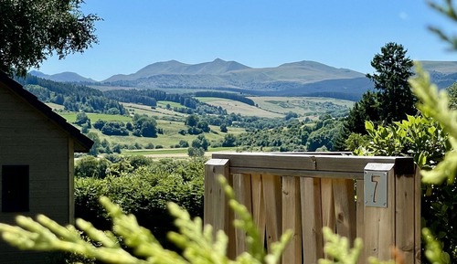 Comfort Suite, 1 Queen Bed, Terrace, Mountain View