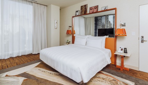 Deluxe Suite, 1 King Bed, City View