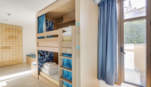 One bed in 6 bed room with private bathroom