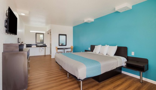 Standard Suite, 1 King Bed, Non Smoking