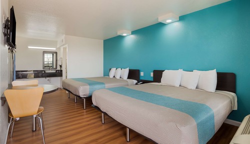 Standard Room, Multiple Beds, Non Smoking