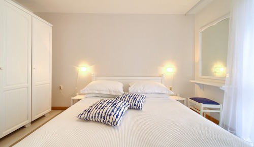 Basic Apartment (2)