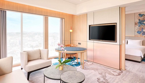 Deluxe Suite, 1 King Bed, River View