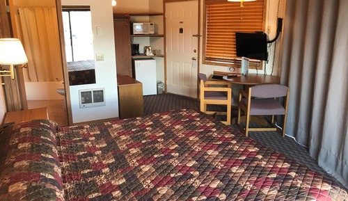 Design Room, 1 King Bed, Accessible