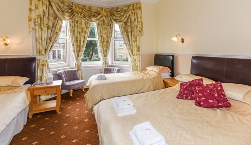 Suite, Ensuite (1 double 2 singles )