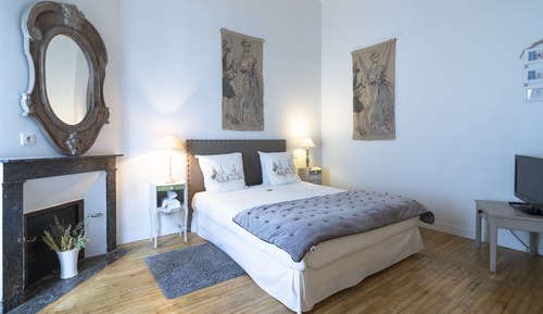 Triple Room (Grey Room)