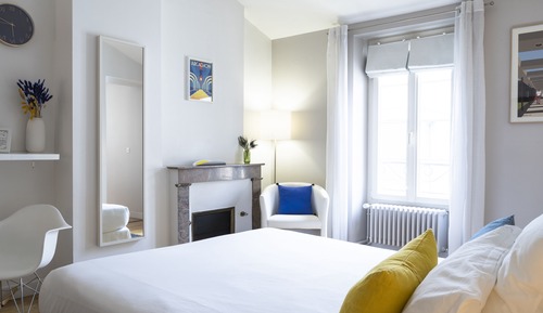 Deluxe Double Room (White Room)