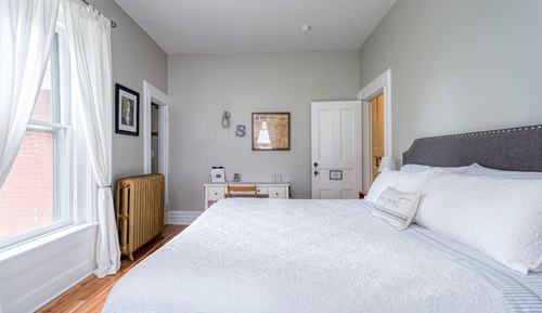 Standard Room, 1 King Bed, Non Smoking, Ensuite