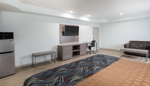 Room, 1 King Bed, Accessible, Non Smoking (Mobility,Hearing,Tub w/Grab Bars)