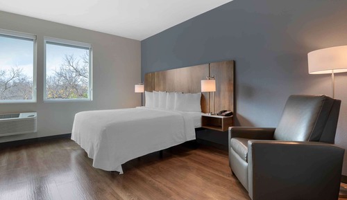 Standard Studio, 1 King Bed, Non Smoking, Refrigerator (Microwave)