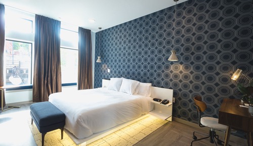 New Money King Suite Main St View