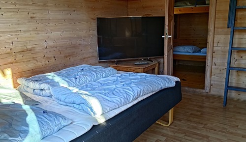 Basic Cabin - shared toilet/shower - Bed linen excluded